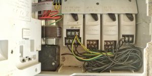 conexiones eléctricas entre el programador de riego y las electroválvulas